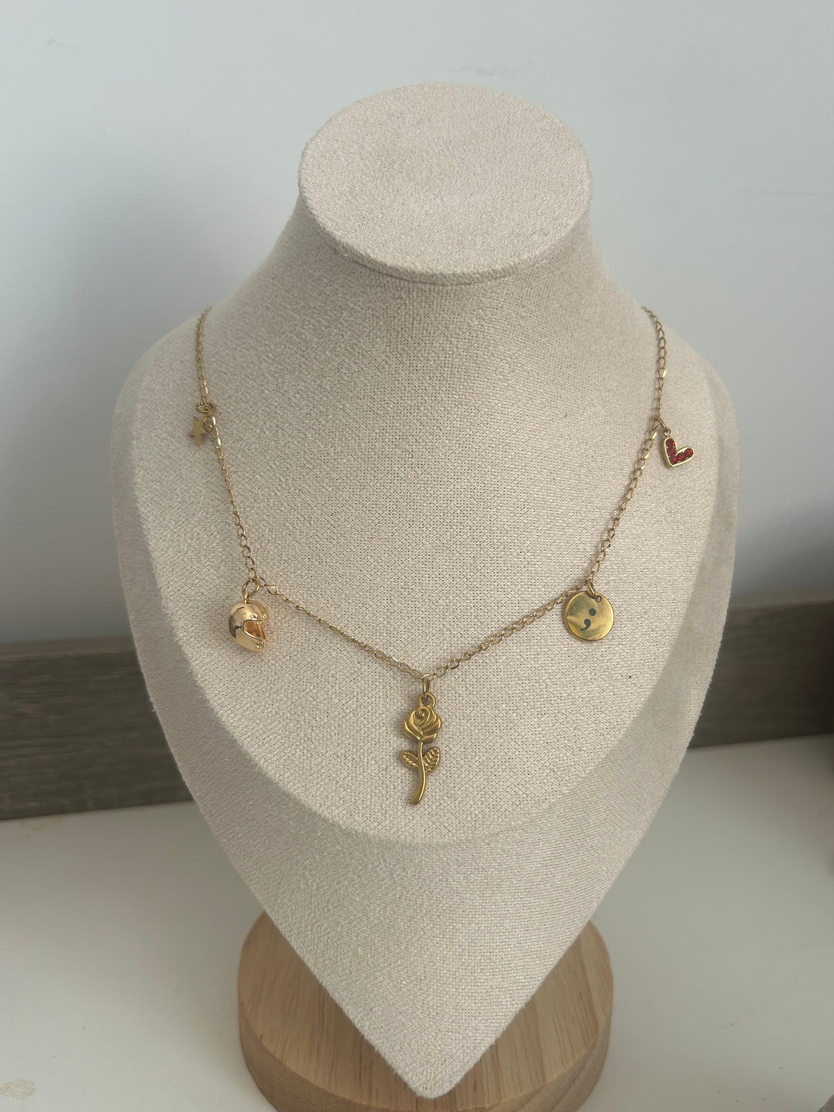 Collier inspiré de Attracted￼